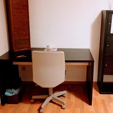 Budget Rooms In Halle With Shared Bathroom, Free Wifi, Netflix & Ipad Экстерьер фото