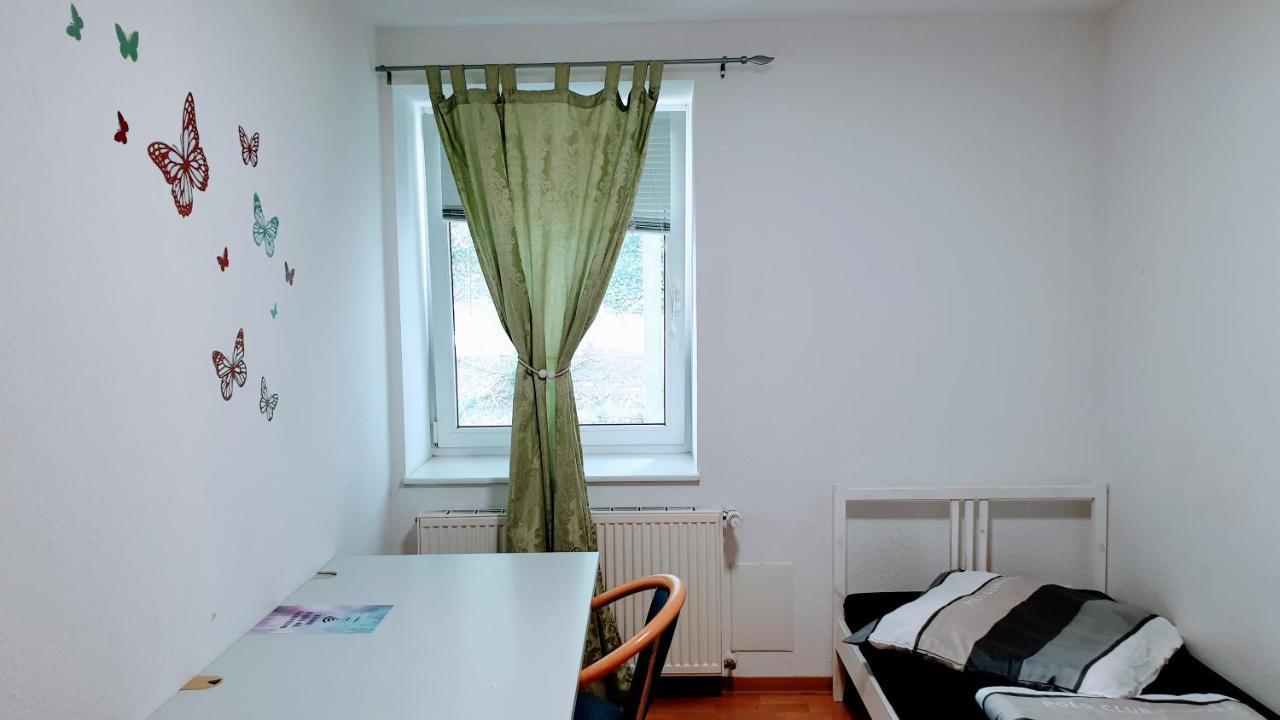 Budget Rooms In Halle With Shared Bathroom, Free Wifi, Netflix & Ipad Экстерьер фото