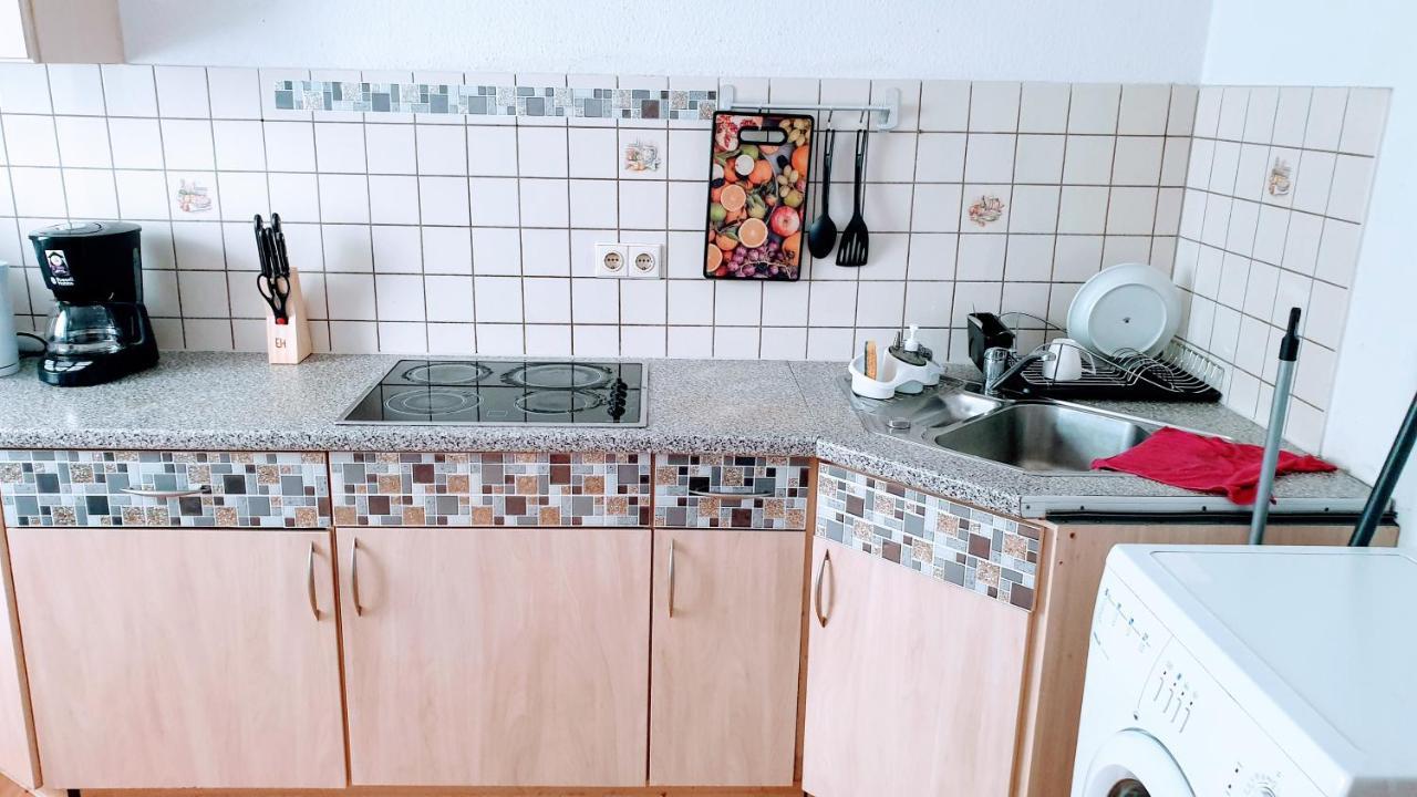 Budget Rooms In Halle With Shared Bathroom, Free Wifi, Netflix & Ipad Экстерьер фото